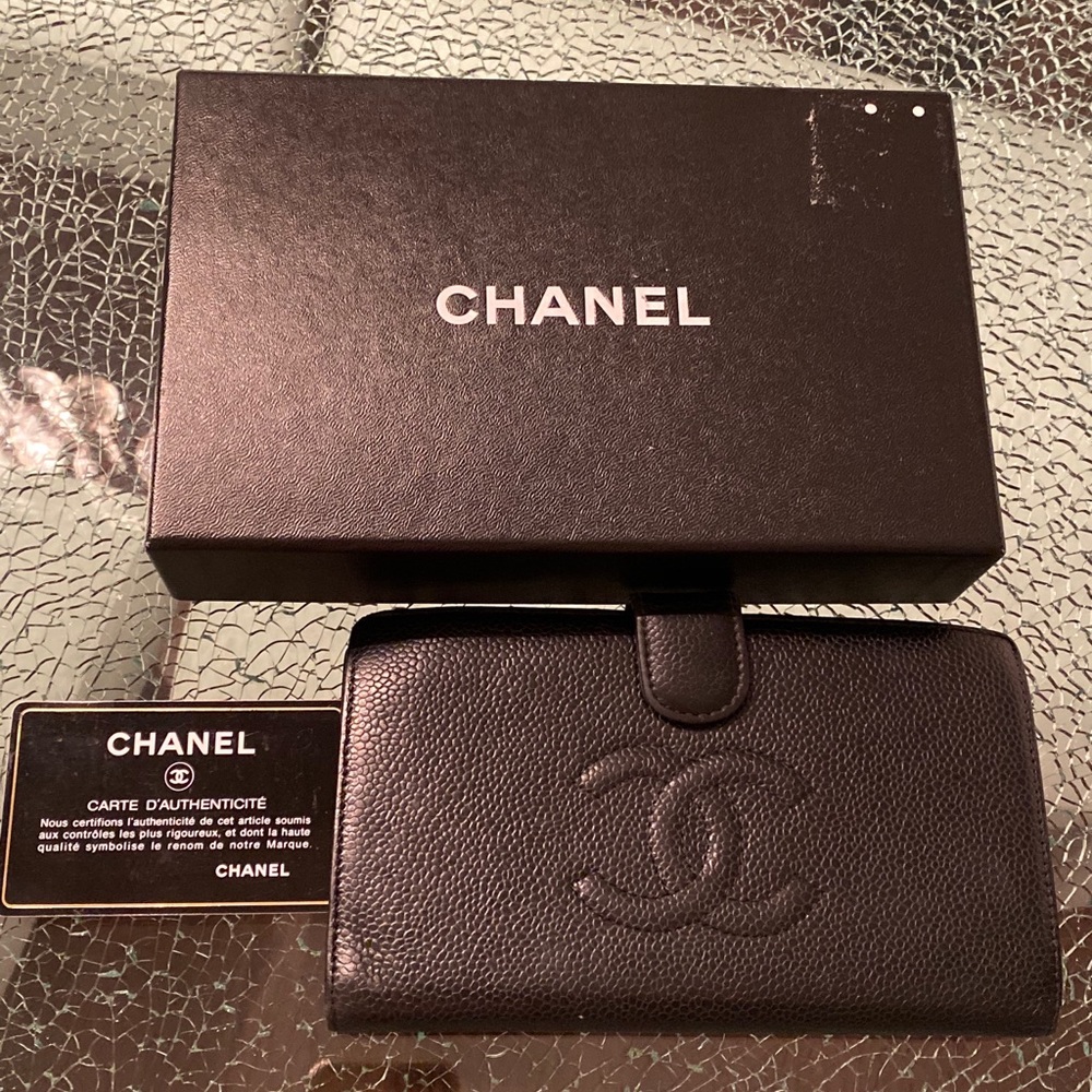 Chanel caviar wallet